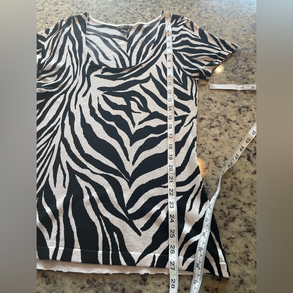 Women’s rayon blend Dana Buckman square neck Zebra Print Top size small - Picture 6 of 6